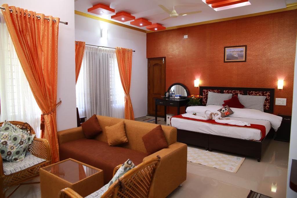 Periyar - * Thekkady